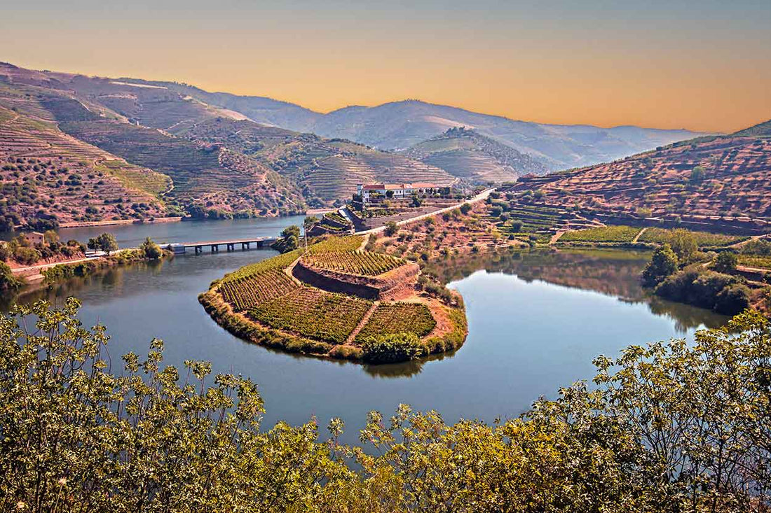 Douro e Gerês: As 5 rotas que TENS de fazer (e como não te perderes com o Android Auto)