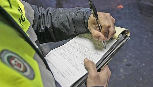 É Legal ou Dá Multa? A Verdade sobre Suportes de Telemóvel na Mota (e o risco de 1.250€)